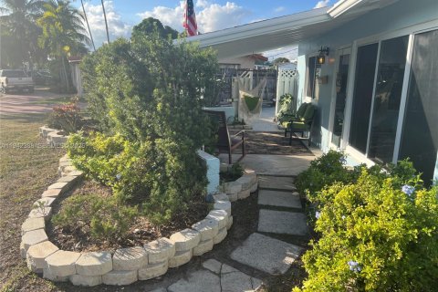 Casa en alquiler en Miami, Florida, 3 dormitorios, 150.32 m2 № 1999837 - foto 7