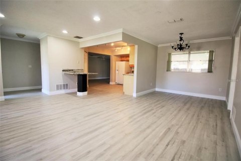 House in Longwood, Florida 3 bedrooms, 149.85 sq.m. № 2394075 - photo 2