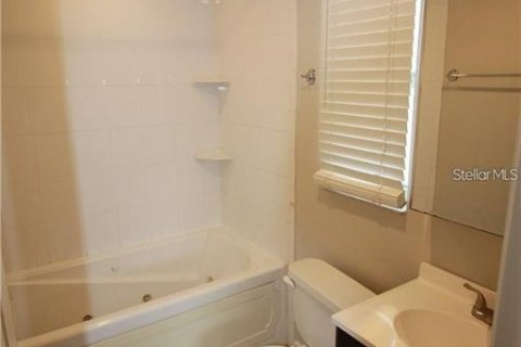 House in Longwood, Florida 3 bedrooms, 149.85 sq.m. № 2394075 - photo 10