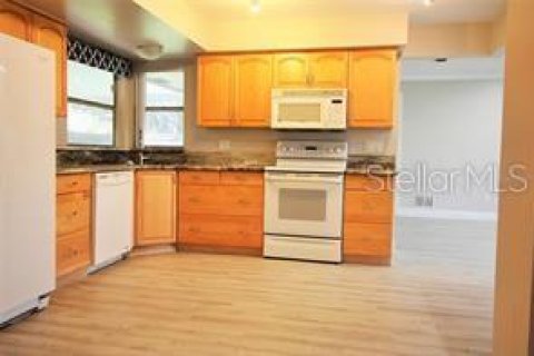 House in Longwood, Florida 3 bedrooms, 149.85 sq.m. № 2394075 - photo 14