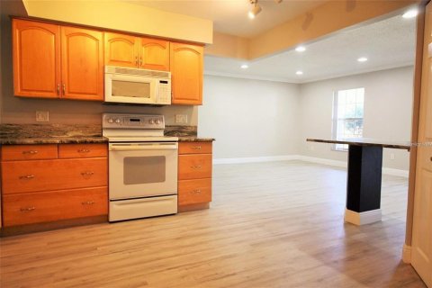 House in Longwood, Florida 3 bedrooms, 149.85 sq.m. № 2394075 - photo 15