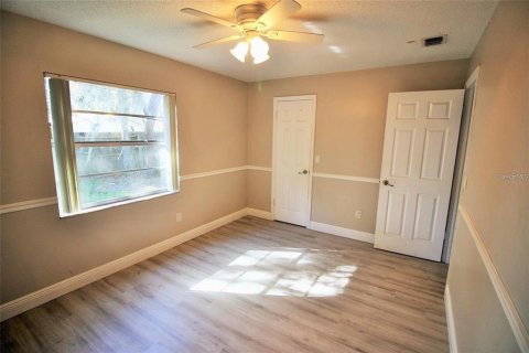 House in Longwood, Florida 3 bedrooms, 149.85 sq.m. № 2394075 - photo 6