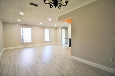 House in Longwood, Florida 3 bedrooms, 149.85 sq.m. № 2394075 - photo 3
