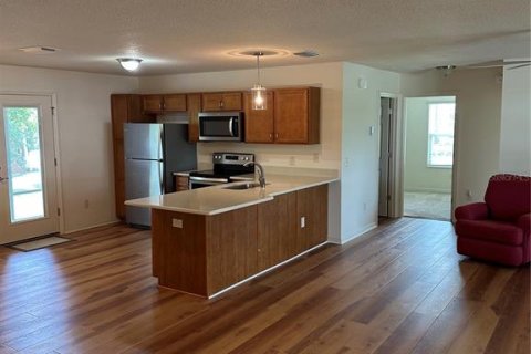 House in Lady Lake, Florida 2 bedrooms, 104.42 sq.m. № 2107699 - photo 12