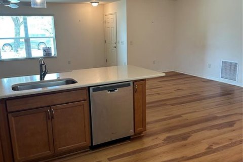House in Lady Lake, Florida 2 bedrooms, 104.42 sq.m. № 2107699 - photo 14