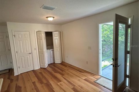 House in Lady Lake, Florida 2 bedrooms, 104.42 sq.m. № 2107699 - photo 10