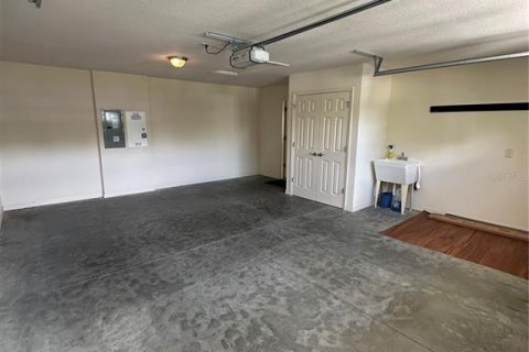 House in Lady Lake, Florida 2 bedrooms, 104.42 sq.m. № 2107699 - photo 22