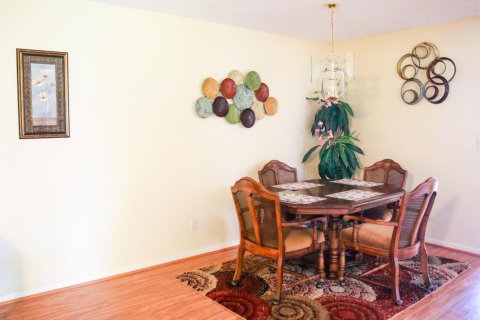 Condo in St. Lucie, Florida, 2 bedrooms № 2192115 - photo 9