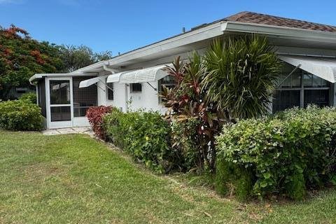 Condo in St. Lucie, Florida, 2 bedrooms № 2192115 - photo 1