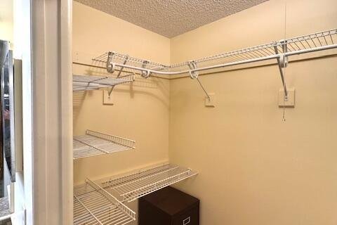 Condo in St. Lucie, Florida, 2 bedrooms № 2192115 - photo 14