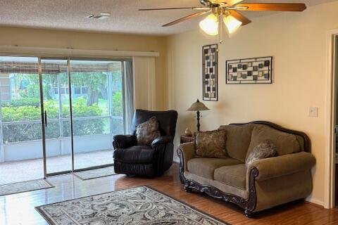Condo in St. Lucie, Florida, 2 bedrooms № 2192115 - photo 7