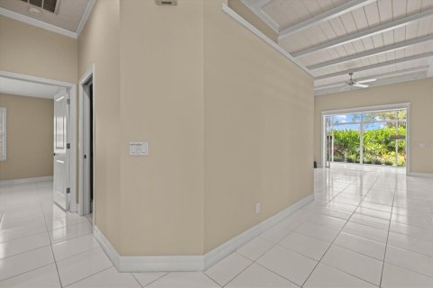 House in Sarasota, Florida 3 bedrooms, 177.54 sq.m. № 2152184 - photo 4