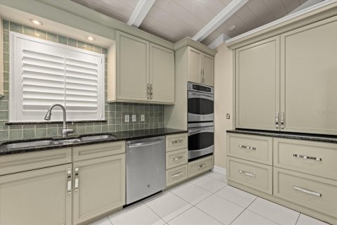 House in Sarasota, Florida 3 bedrooms, 177.54 sq.m. № 2152184 - photo 16