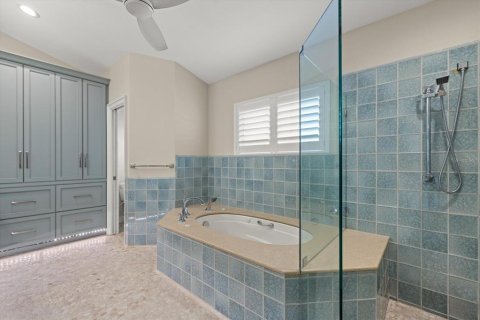 House in Sarasota, Florida 3 bedrooms, 177.54 sq.m. № 2152184 - photo 20