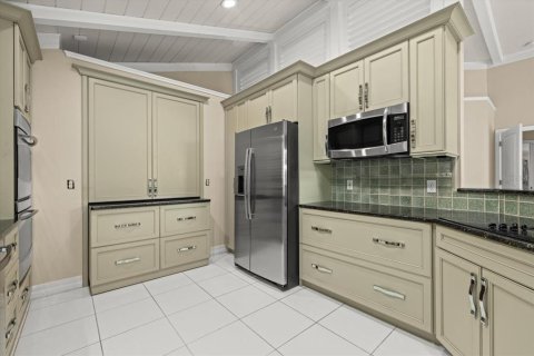 House in Sarasota, Florida 3 bedrooms, 177.54 sq.m. № 2152184 - photo 13