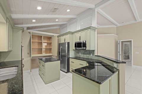 House in Sarasota, Florida 3 bedrooms, 177.54 sq.m. № 2152184 - photo 14