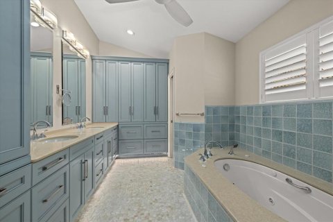 House in Sarasota, Florida 3 bedrooms, 177.54 sq.m. № 2152184 - photo 21