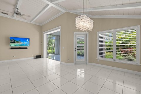 House in Sarasota, Florida 3 bedrooms, 177.54 sq.m. № 2152184 - photo 10