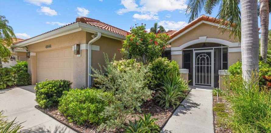 House in Sarasota, Florida 3 bedrooms, 177.54 sq.m. № 2152184
