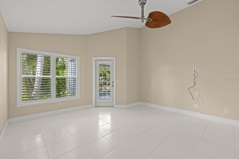 House in Sarasota, Florida 3 bedrooms, 177.54 sq.m. № 2152184 - photo 18