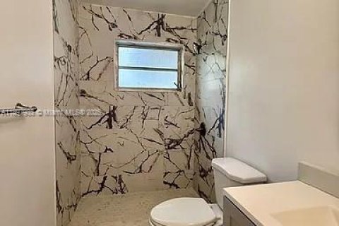 Condominio en alquiler en Miami, Florida, 2 dormitorios, 259.94 m2 № 1949820 - foto 11