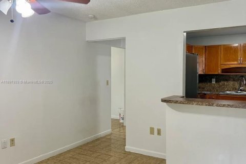 Condominio en alquiler en Miami, Florida, 2 dormitorios, 259.94 m2 № 1949820 - foto 6