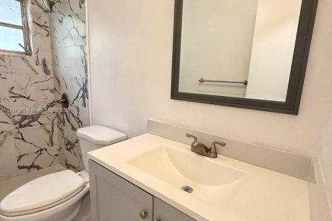 Condominio en alquiler en Miami, Florida, 2 dormitorios, 259.94 m2 № 1949820 - foto 12