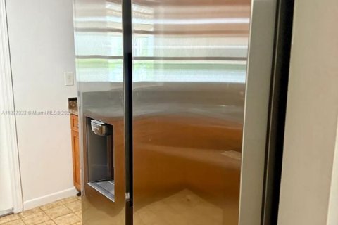 Condominio en alquiler en Miami, Florida, 2 dormitorios, 259.94 m2 № 1949820 - foto 5