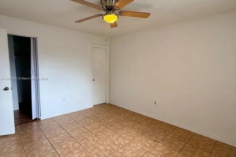 Condominio en alquiler en Miami, Florida, 2 dormitorios, 259.94 m2 № 1949820 - foto 9