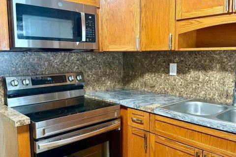 Condominio en alquiler en Miami, Florida, 2 dormitorios, 259.94 m2 № 1949820 - foto 3