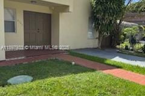 Condominio en alquiler en Miami, Florida, 2 dormitorios, 259.94 m2 № 1949820 - foto 17