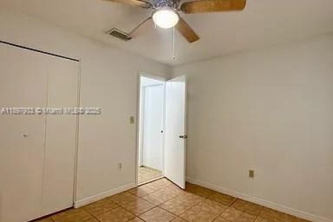Condominio en alquiler en Miami, Florida, 2 dormitorios, 259.94 m2 № 1949820 - foto 10