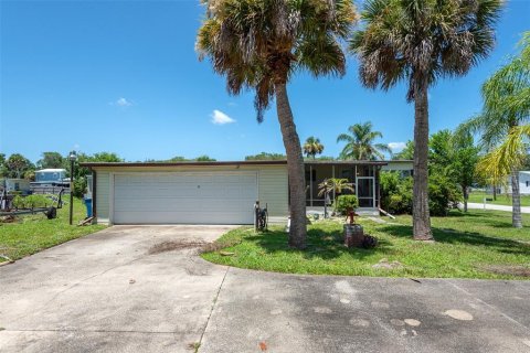 House in Edgewater, Florida 3 bedrooms, 119.66 sq.m. № 2236774 - photo 2