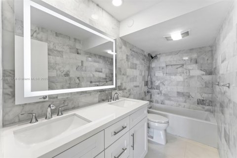 Condo in Aventura, Florida, 2 bedrooms  № 1863564 - photo 16