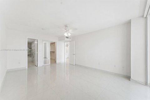 Condo in Aventura, Florida, 2 bedrooms  № 1863564 - photo 14