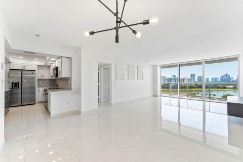Condo in Aventura, Florida, 2 bedrooms  № 1863564 - photo 2