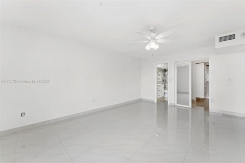 Condo in Aventura, Florida, 2 bedrooms  № 1863564 - photo 13