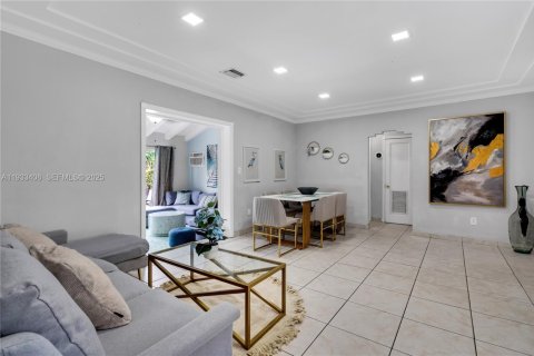 Casa en alquiler en Miami, Florida, 4 dormitorios, 219.25 m2 № 1992194 - foto 4