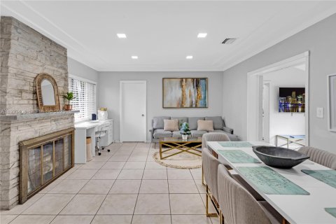 Casa en alquiler en Miami, Florida, 4 dormitorios, 219.25 m2 № 1992194 - foto 2