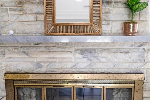 Casa en alquiler en Miami, Florida, 4 dormitorios, 219.25 m2 № 1992194 - foto 26