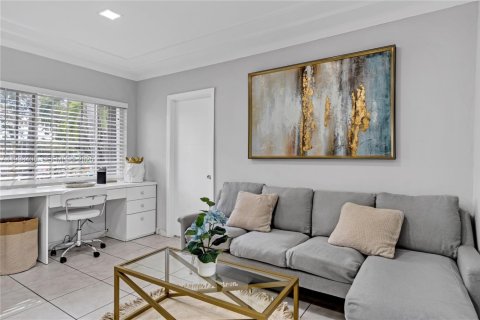 Casa en alquiler en Miami, Florida, 4 dormitorios, 219.25 m2 № 1992194 - foto 3