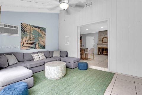 Casa en alquiler en Miami, Florida, 4 dormitorios, 219.25 m2 № 1992194 - foto 8