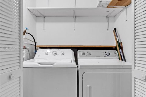 Casa en alquiler en Miami, Florida, 4 dormitorios, 219.25 m2 № 1992194 - foto 18