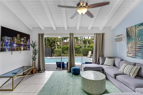 Casa en alquiler en Miami, Florida, 4 dormitorios, 219.25 m2 № 1992194 - foto 6