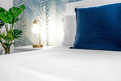 Casa en alquiler en Miami, Florida, 4 dormitorios, 219.25 m2 № 1992194 - foto 17