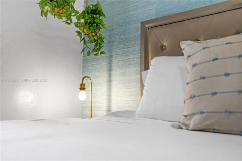 Casa en alquiler en Miami, Florida, 4 dormitorios, 219.25 m2 № 1992194 - foto 13