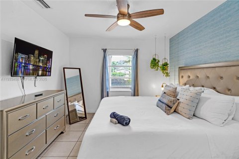 Casa en alquiler en Miami, Florida, 4 dormitorios, 219.25 m2 № 1992194 - foto 19
