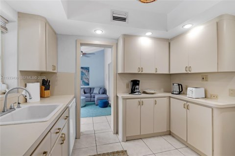 Casa en alquiler en Miami, Florida, 4 dormitorios, 219.25 m2 № 1992194 - foto 9