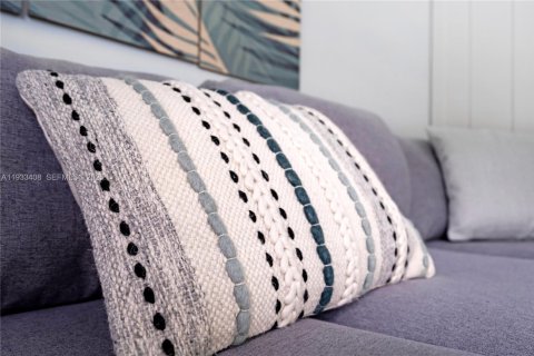 Casa en alquiler en Miami, Florida, 4 dormitorios, 219.25 m2 № 1992194 - foto 24