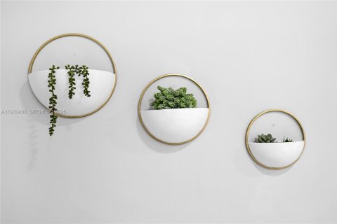 Casa en alquiler en Miami, Florida, 4 dormitorios, 219.25 m2 № 1992194 - foto 28